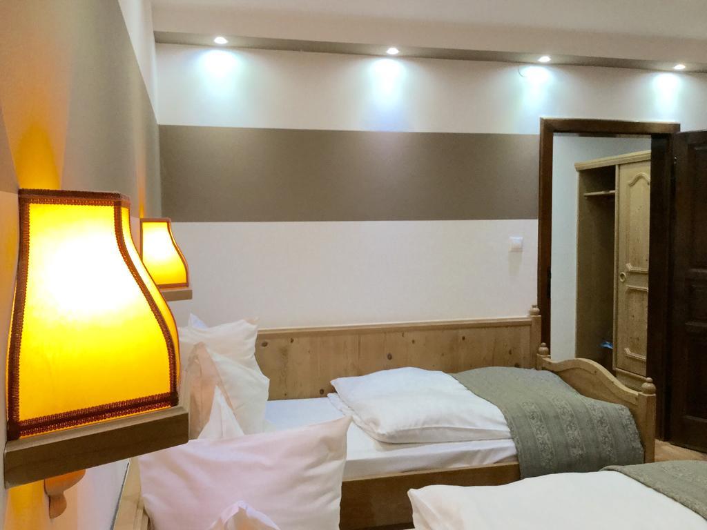 Fogado Az Oreg Preshez Hotel Mor Exterior photo