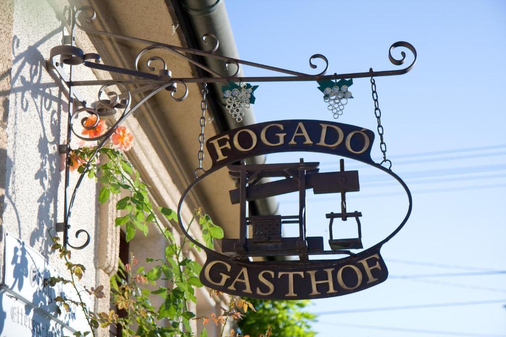 Fogado Az Oreg Preshez Hotel Mor Exterior photo