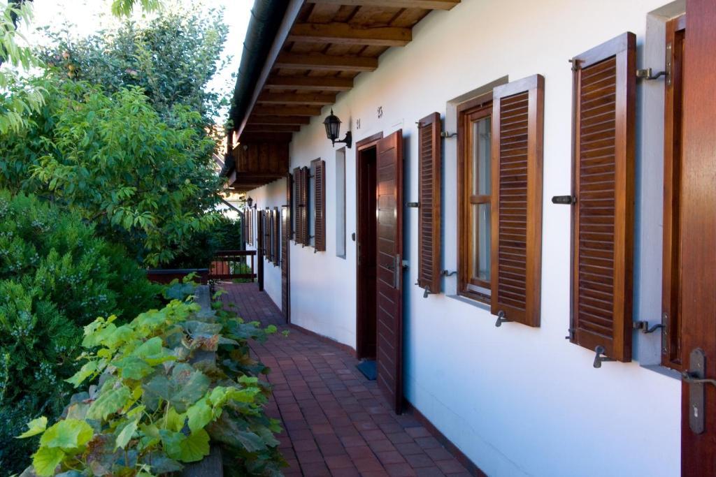 Fogado Az Oreg Preshez Hotel Mor Exterior photo